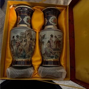 Yi Lin Vases with Floral Motifs